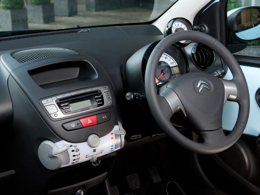  Citroen C1 5-Door 2012 года  (UK) (фото 4 из 6)